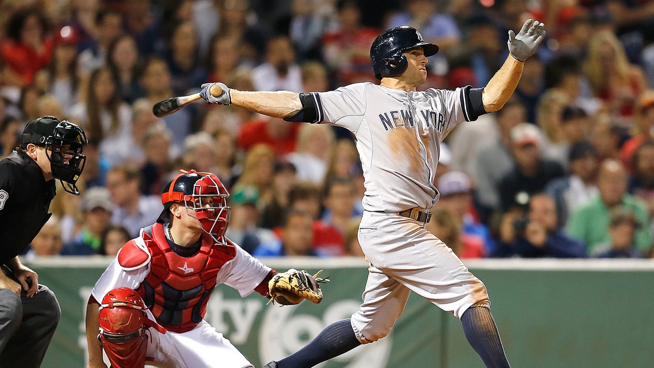 Gardner's power surge continues as Yankees edge Red Sox at Fenway